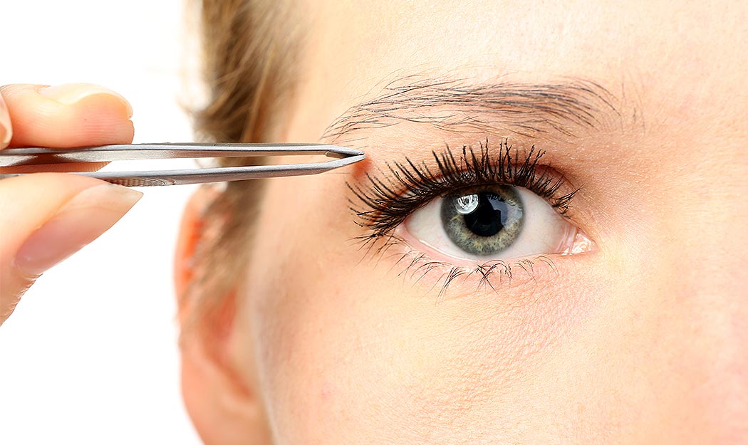 How to Trim Eyebrows Step-by-Step